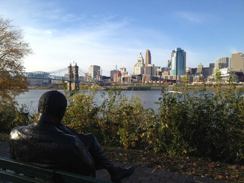 Riverside Drive Statue Tour (photo: CincinnatiUSA.com) Riverside Drive Statue Tour (photo: CincinnatiUSA.com)