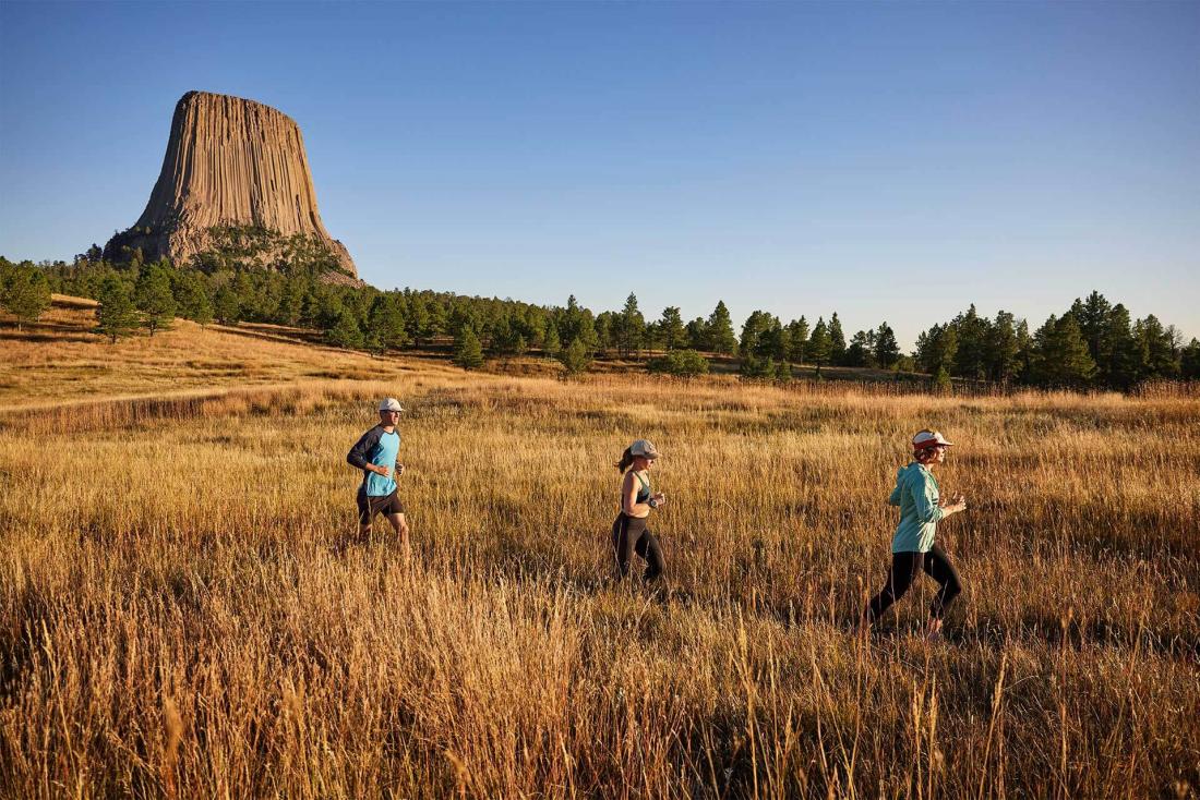 Man-and-Women-Trail-Running