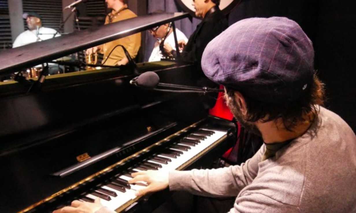 Steve's shop discount pianos