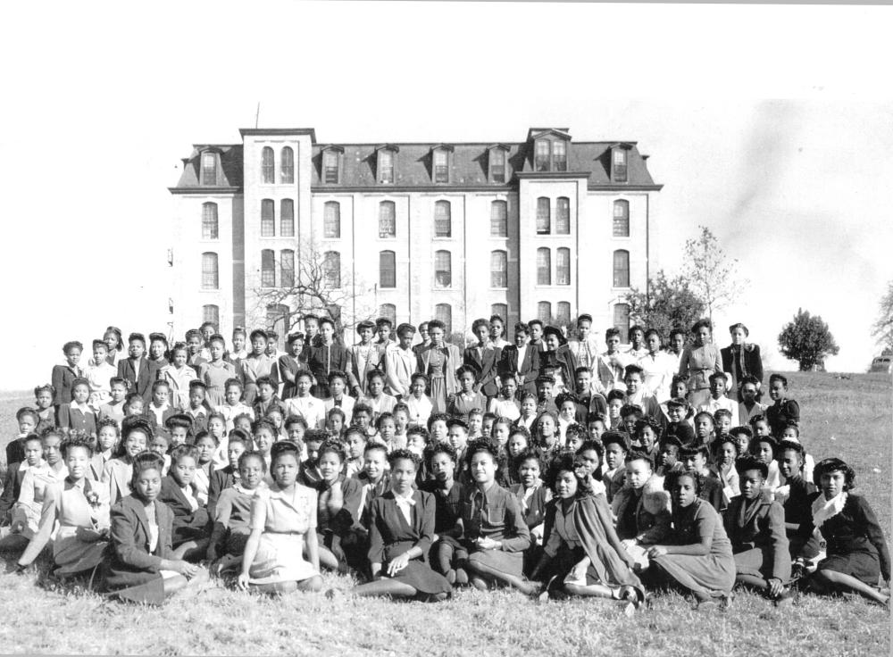 Students in front of Allen Hall at Tillotson College Campus