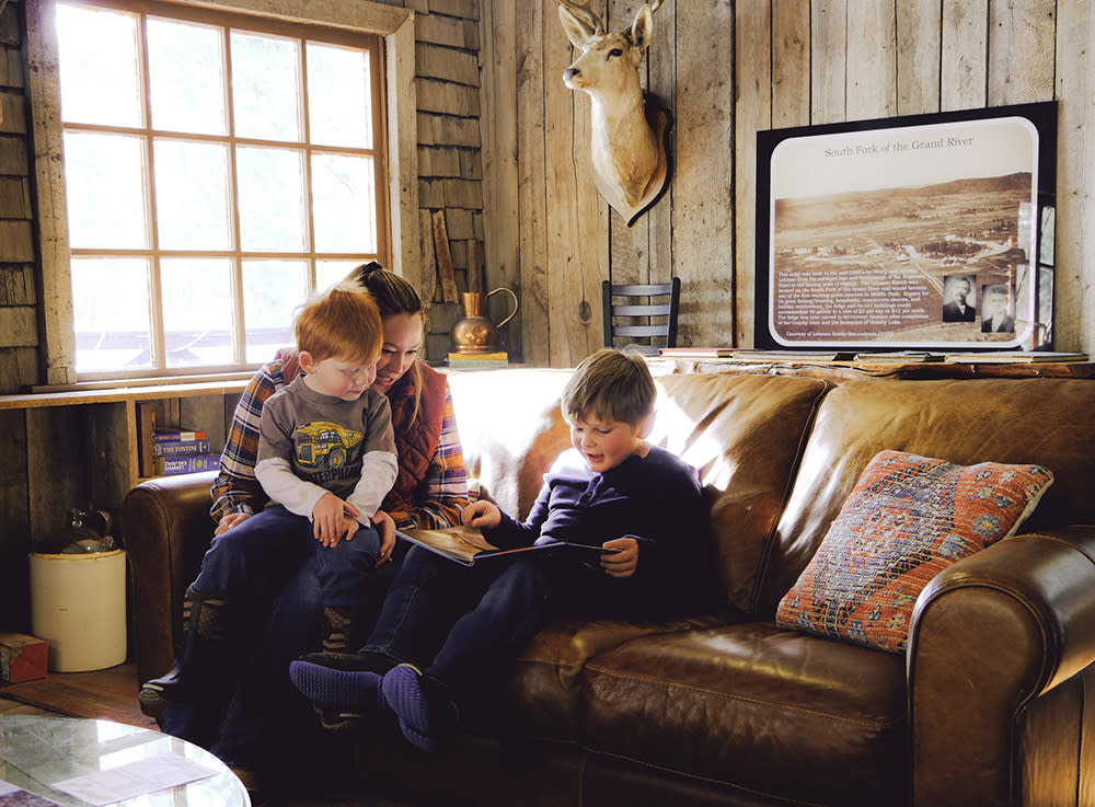 Arapaho Valley Ranch Main Lodge Family Reading - Granby, Colorado