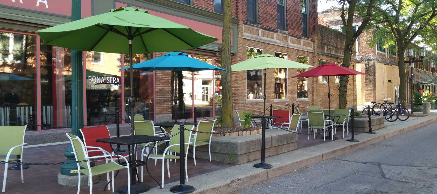 Patio Dining In Ypsilanti
