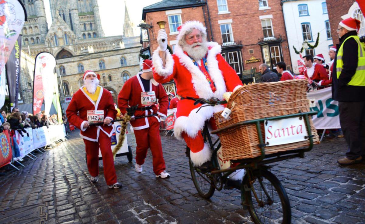Santa fun run in Lincoln