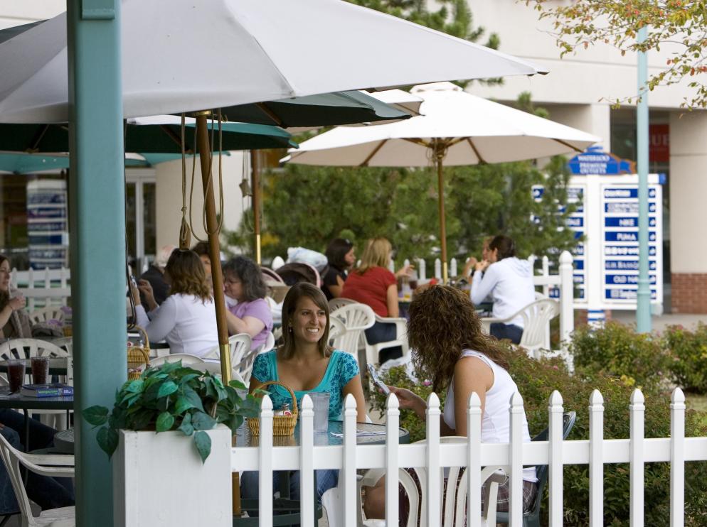 Waterloo Premium Outlets Patron Dining