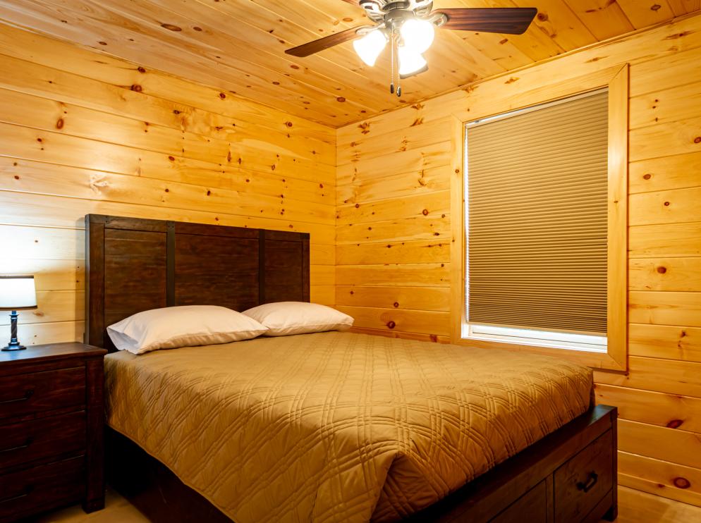 Cabin C Queen bedroom