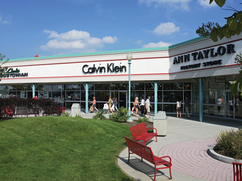 Waterloo Premium Outlets Storefront 2