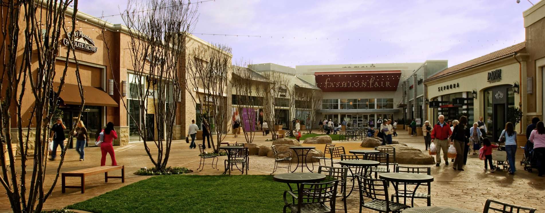 Fashion Fair Mall   Shopping in Fresno