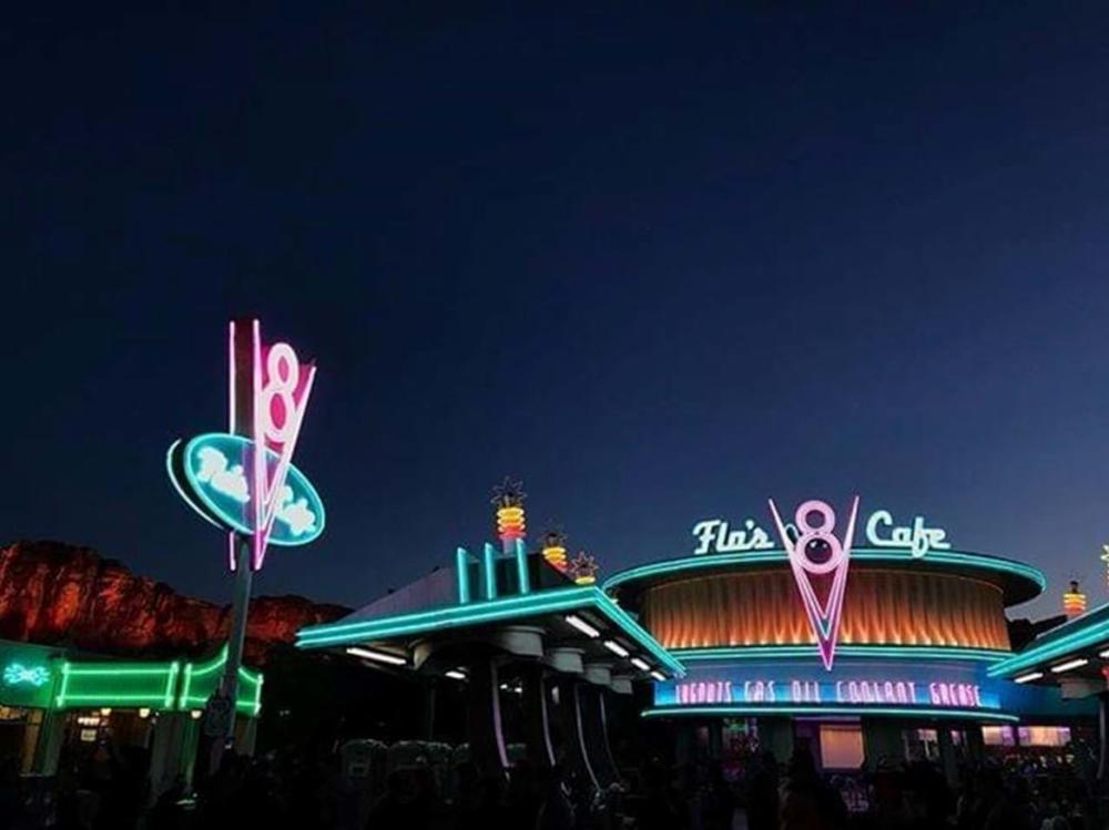 Flo's V8 Cafe