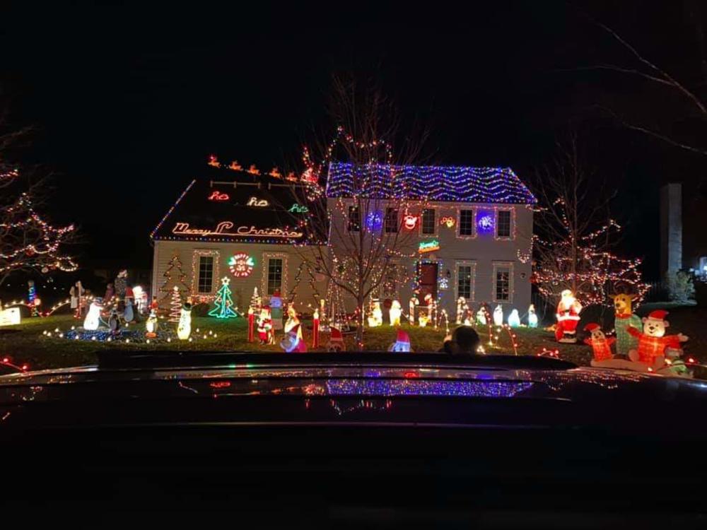 6732 ROCKINGHAM DRIVE exposição de luzes de Natal em Fort Wayne, Indiana