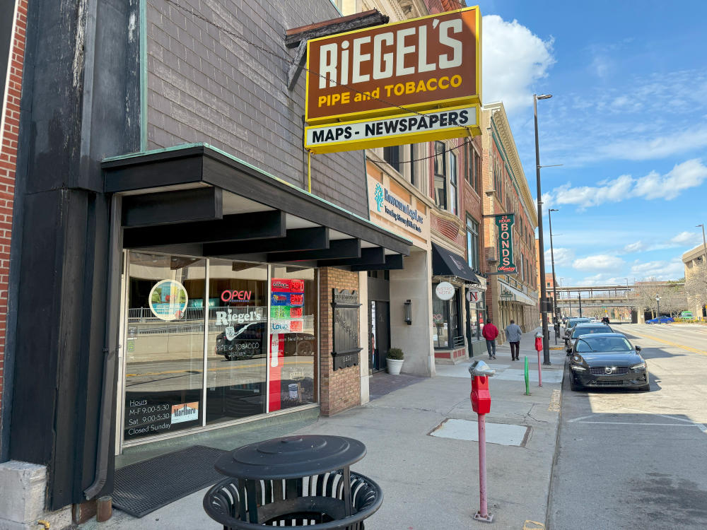 The store front of Riegel's Pipe and Tobacco