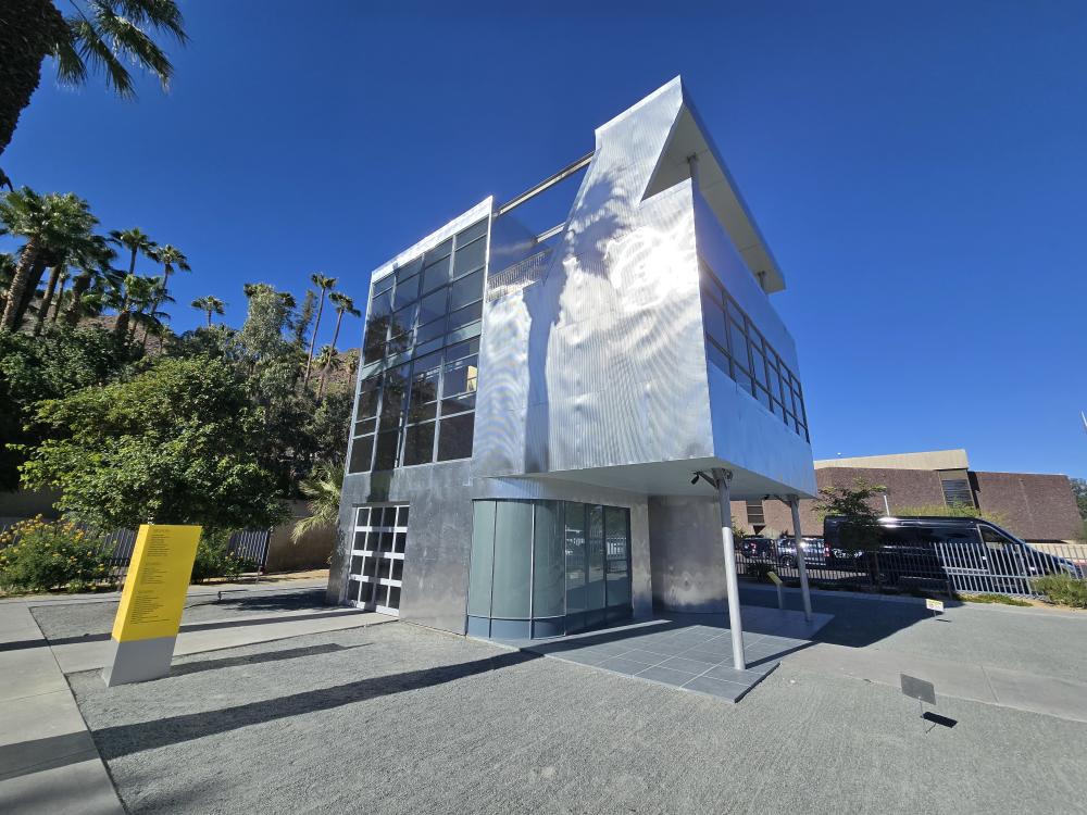 Aluminaire House side