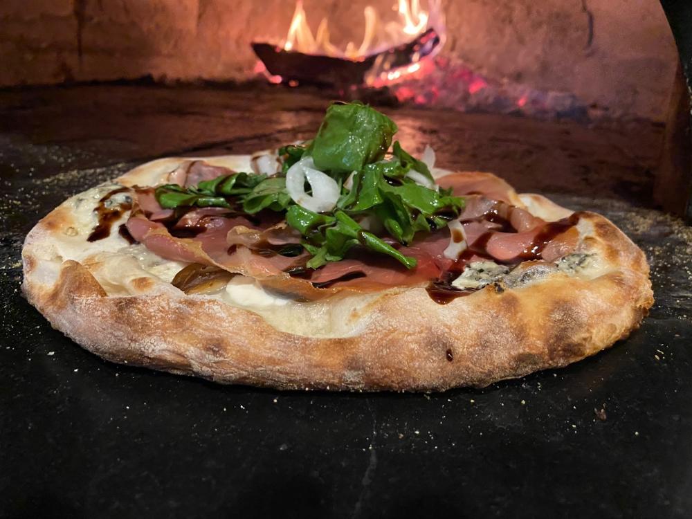 Kaiser Grille pizza