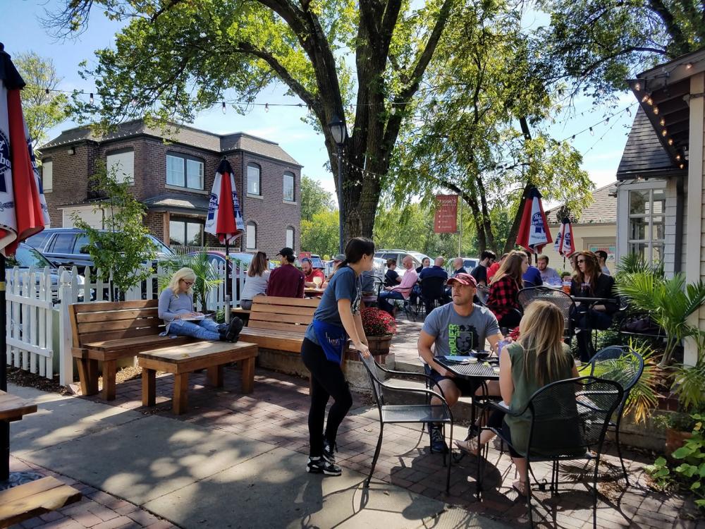 Patio at Ziggy's Pizza in Clifton Square