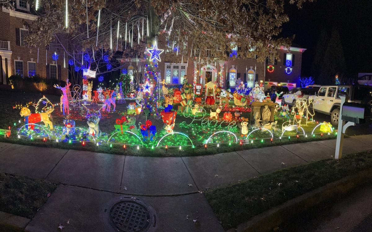 Australia family puts up massive Christmas display, image size:1200x750