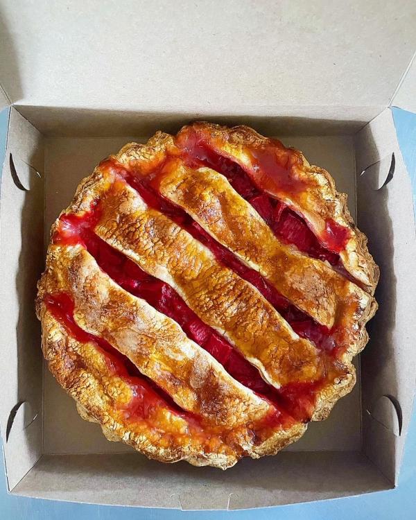 Fruit pie in a box
