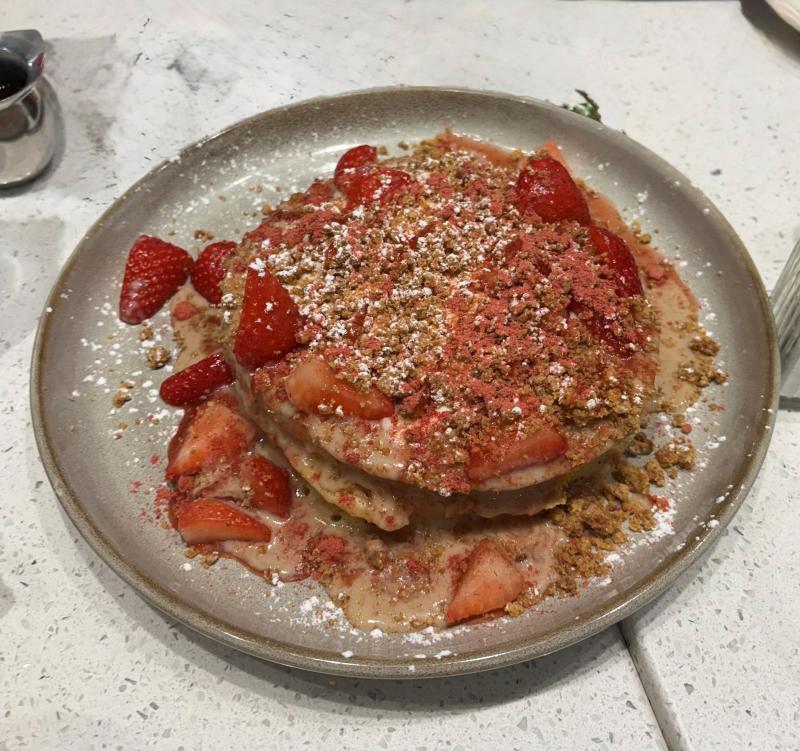 strawberry pancakes at twisted apron