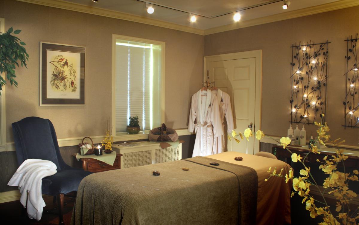 A massage room at Stone house Inn and Spa