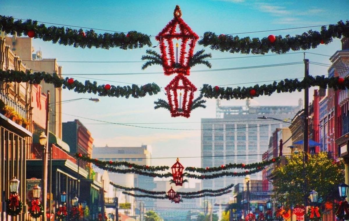 Holiday shopping in Galveston