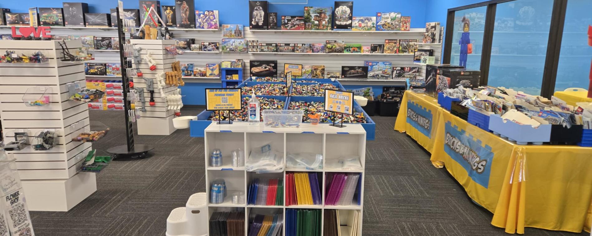 Bricks & Minifigs
