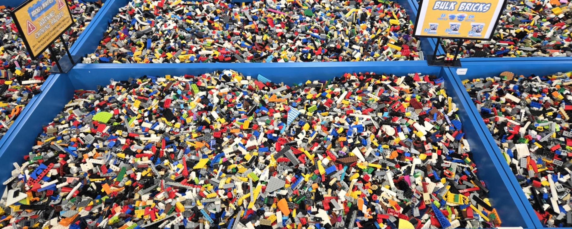 Bricks & Minifigs 3