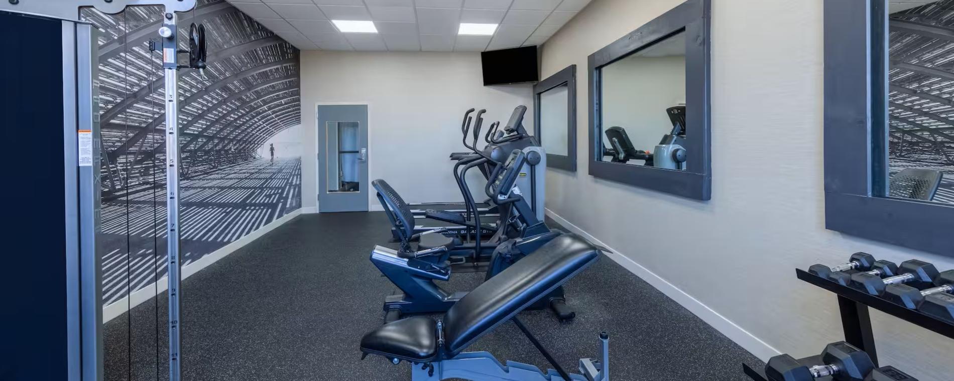 Hawthorn Suites Airport 6