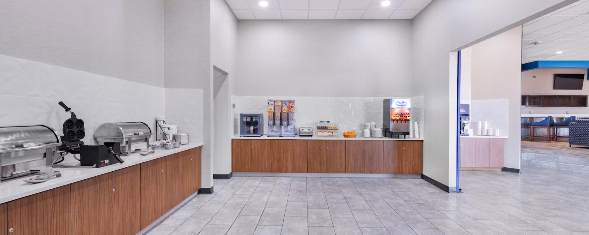 Hawthorn Suites Airport 7