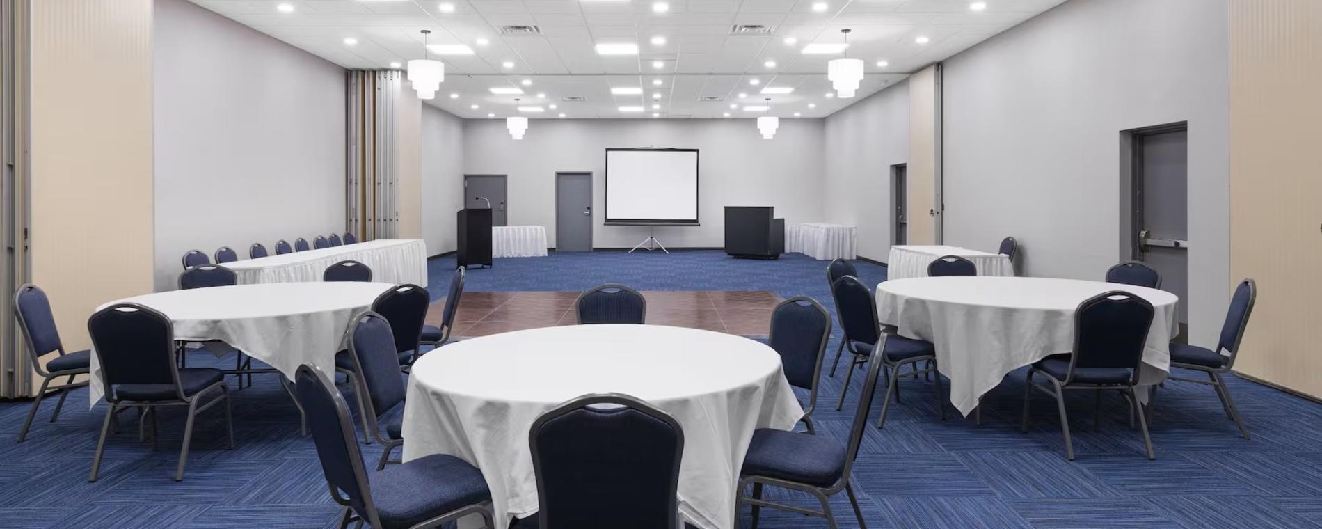 Hawthorn Suites Airport 9