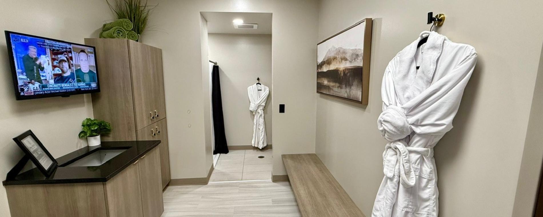 Men's Locker Room 2