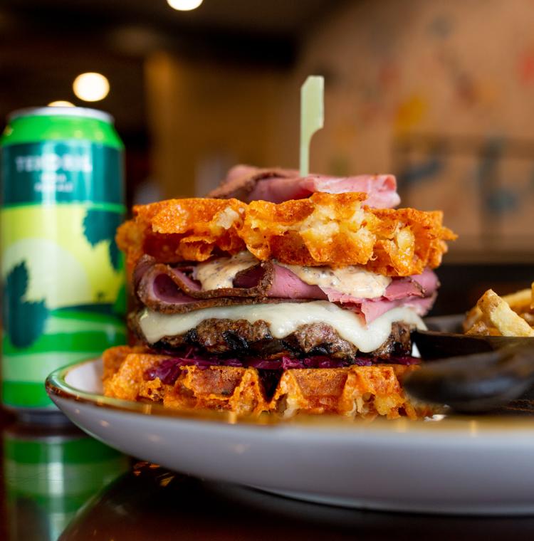 Easy Homemade Pastrami Burger Recipe 2023 AtOnce