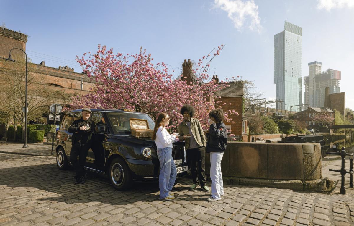 Manchester taxi tour
