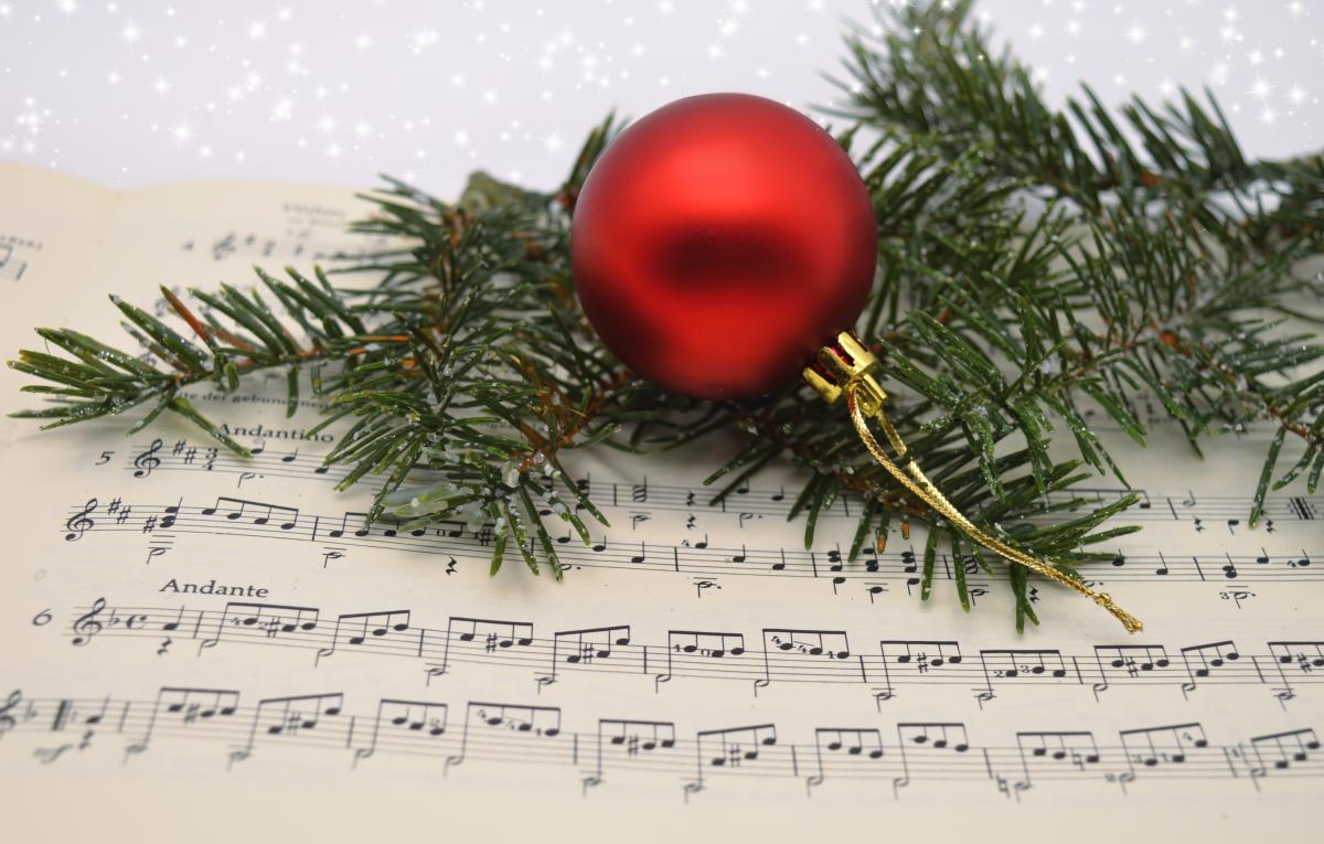 Christmas ornament with sheet music