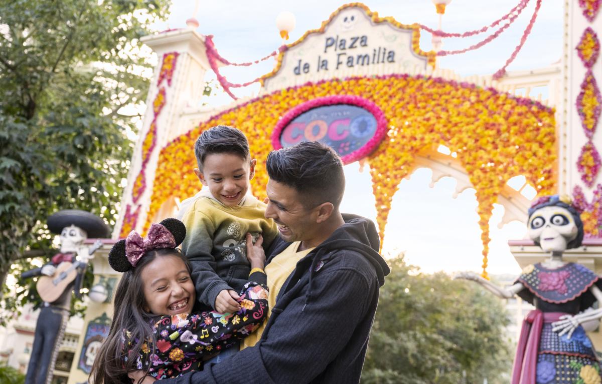 Plaza De La Familia Disney California Adventure Park