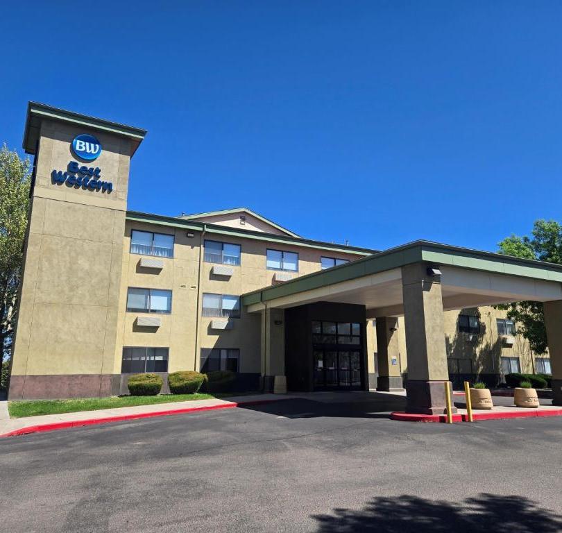 Best Western I-25 North Hotel - Exterior Entrance