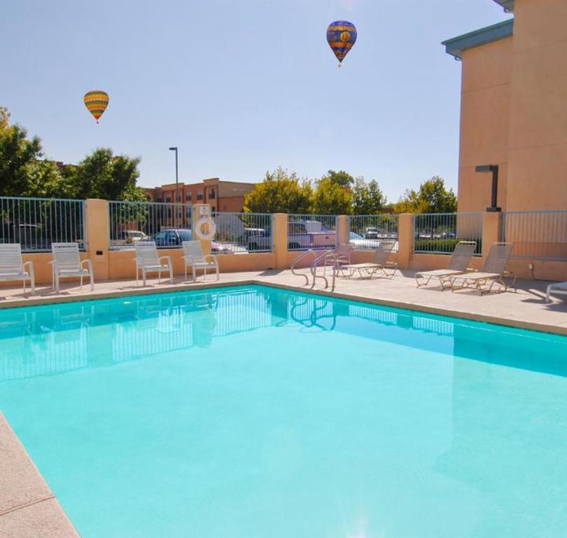 Best Western I-25 North Hotel - Outdoor pool