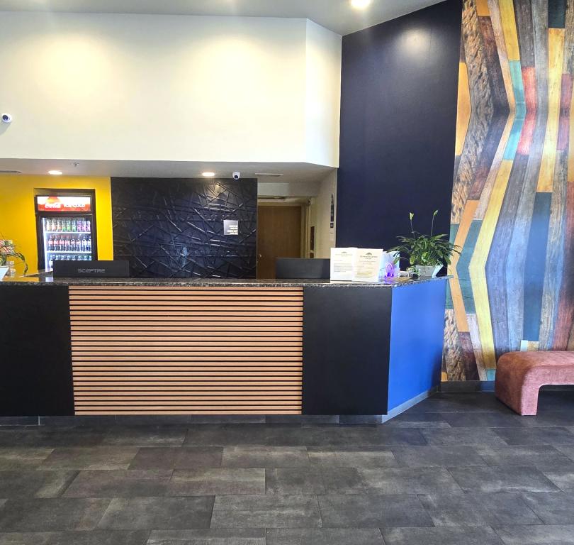 Best Western I-25 North Hotel - Front Desk Reception