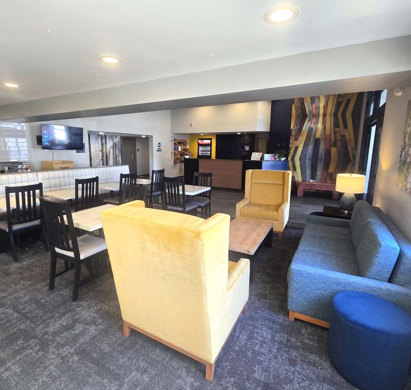 Best Western I-25 North Hotel - Lobby Seating