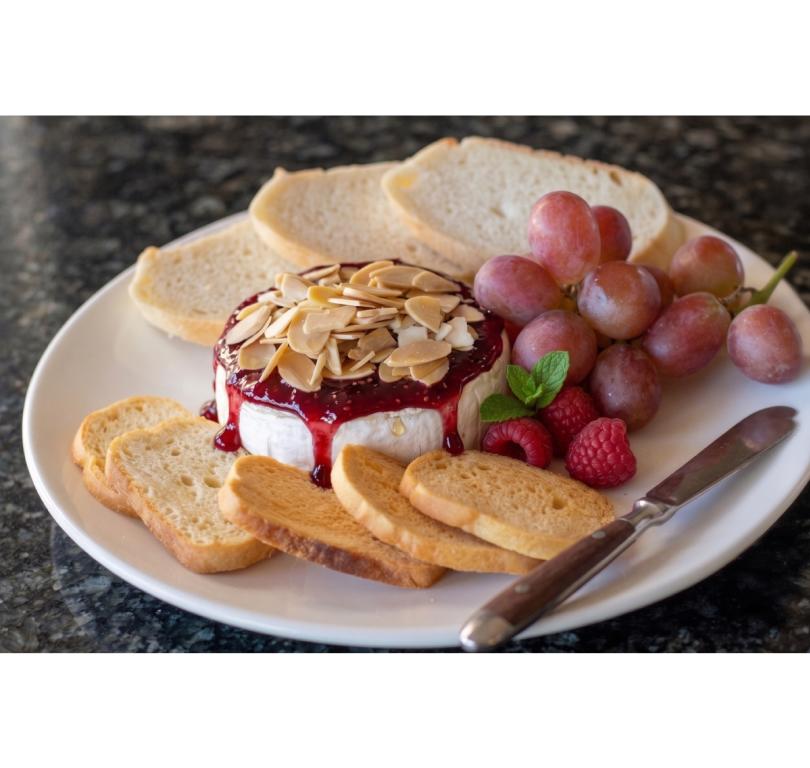 Baked Brie appetizer