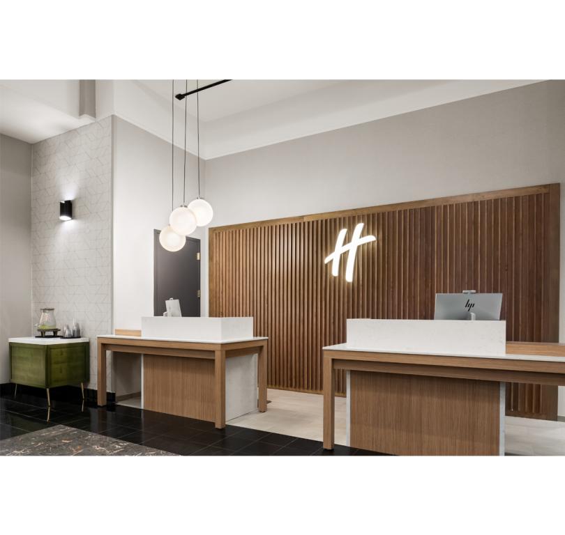 Holiday Inn Airport Front Desk