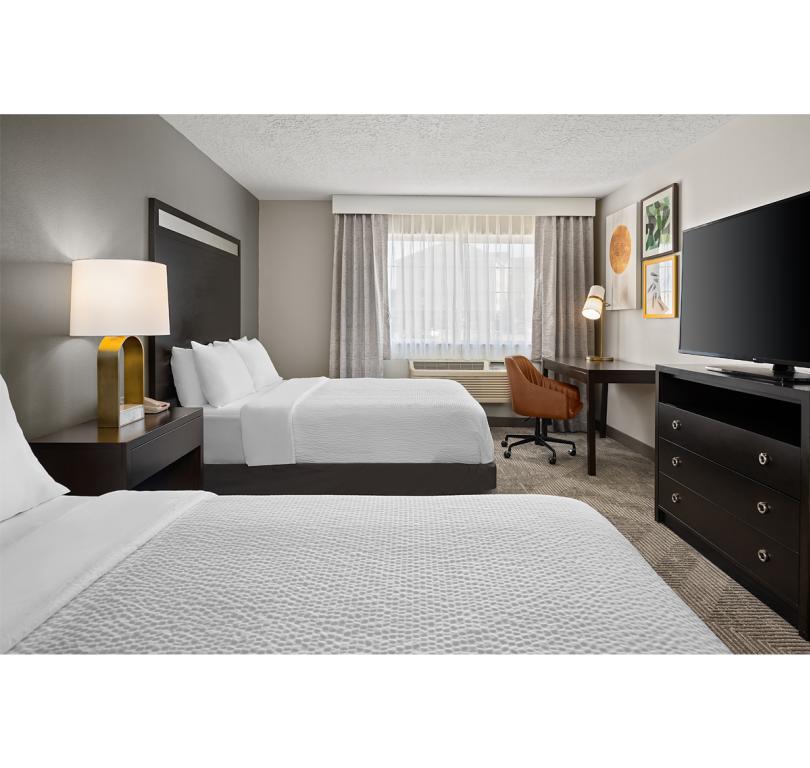 Holiday Inn Airport Room 2
