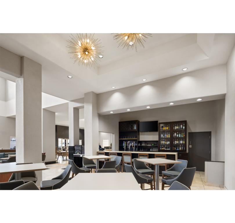 Holiday Inn Airport Lobby