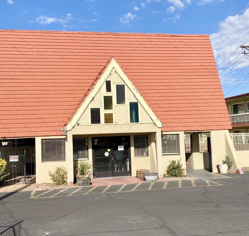 Super 8 front building