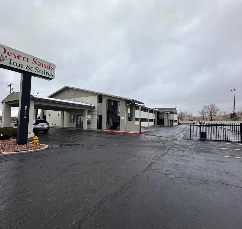 Desert Sands Inn and Suites
