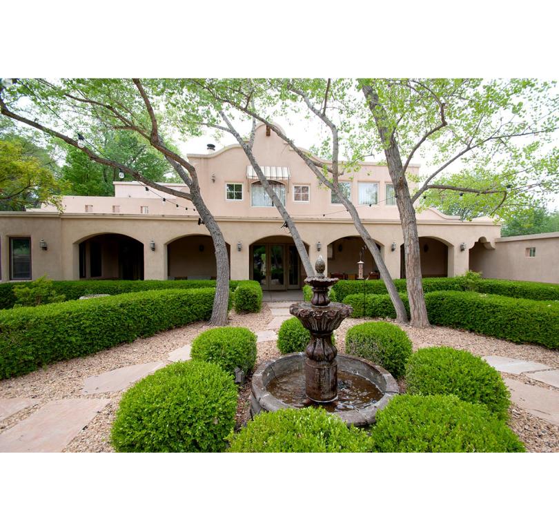 SantuaRio Courtyard