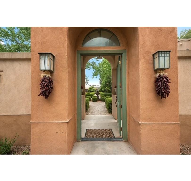 SantuaRio Entrance