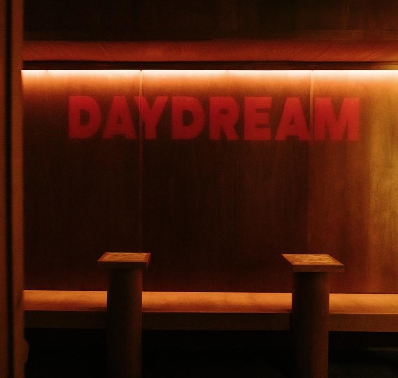 Daydream sign + waiting area