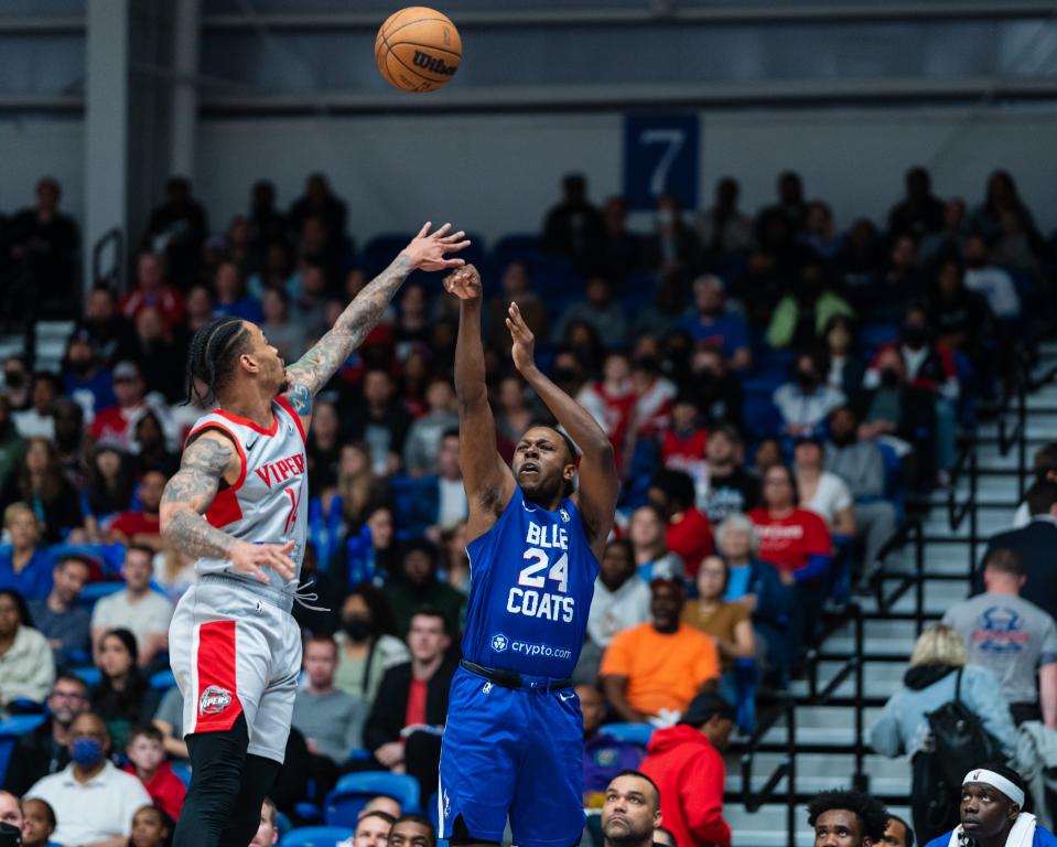 Jared Brownridge (24) shoots over a Vipers defender in the NBA G League Finals