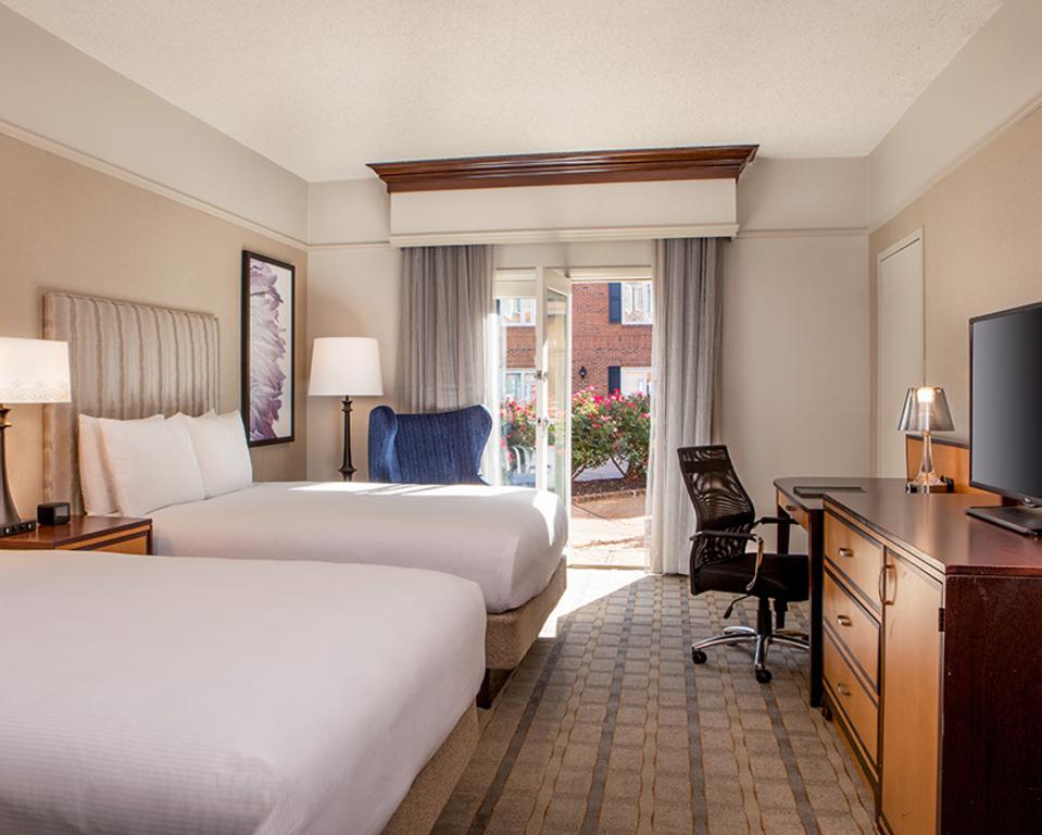 Queen Lanai Room, , opens onto outdoor courtyard