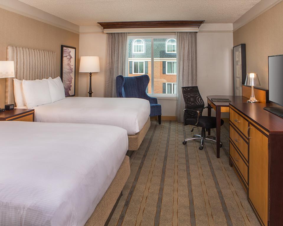 Standard Queen/Queen Room