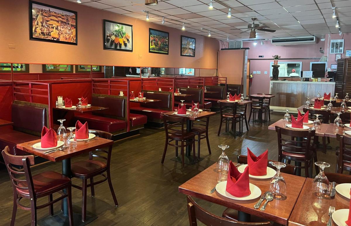 Interior view of Everest Indian Cuisine restaurant in Huntingdon Valley