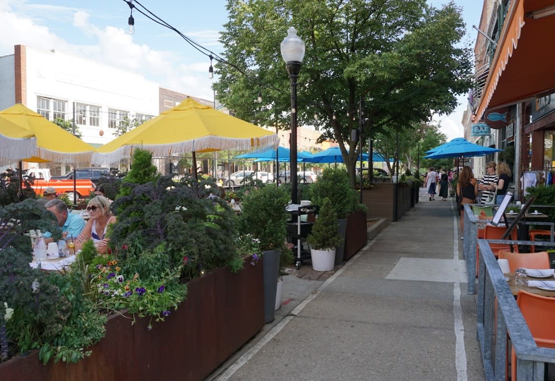Outdoor Patio dining at 715 restaurant